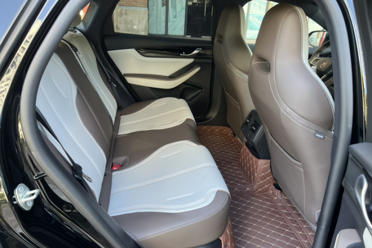 比亚迪 秦PLUS 2024款 荣耀版 DM-i 55KM领先型车身外观6015