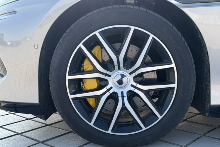 腾势Z9GT 2024款 1100四驱Pro版车身外观6009