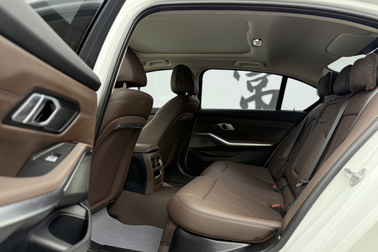 宝马3系 2024款 325Li M运动套装中控内饰7002