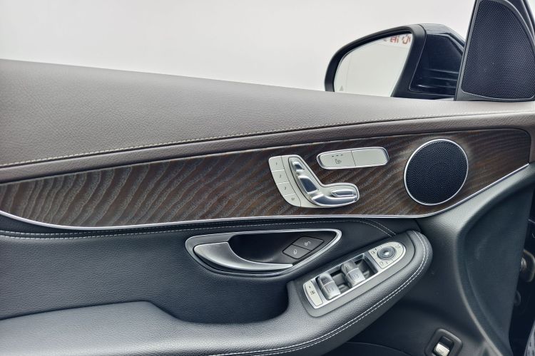 奔驰GLC 2017款 GLC 300 4MATIC 动感型中控内饰7010