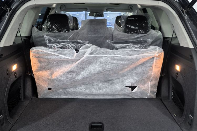 红旗HS7 2022款 3.0T 自动四驱智联旗享版 七座中控内饰7003