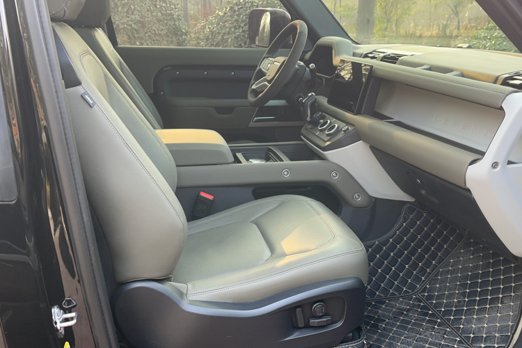 路虎卫士 2024款 90 2.0T P300 S局部细节41