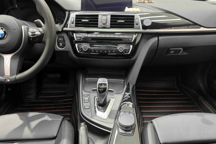 宝马3系 2018款 320Li 领先型M运动套装局部细节9001