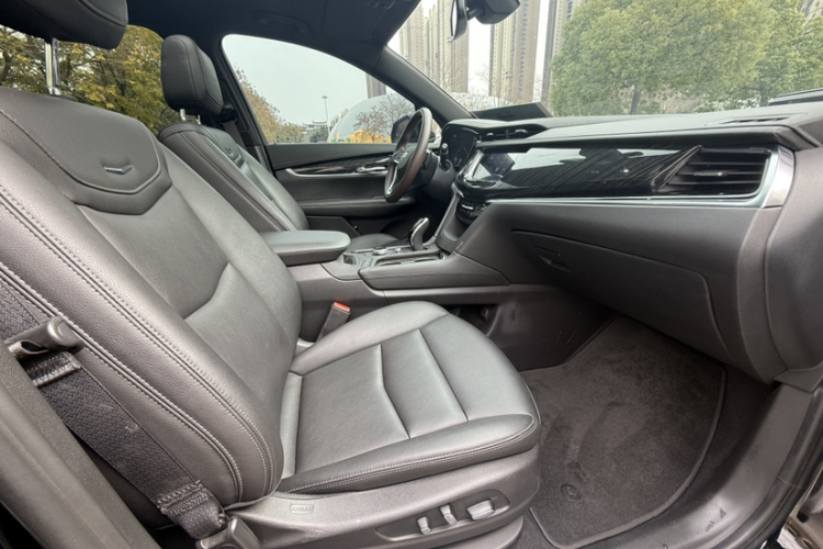 凯迪拉克XT6 2022款 2.0T 七座两驱豪华型中控内饰7003