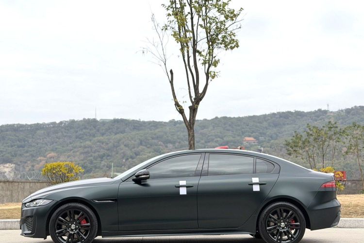 捷豹XEL 2024款 2.0T 250PS R-DYNAMIC S耀黑运动版车身外观6005