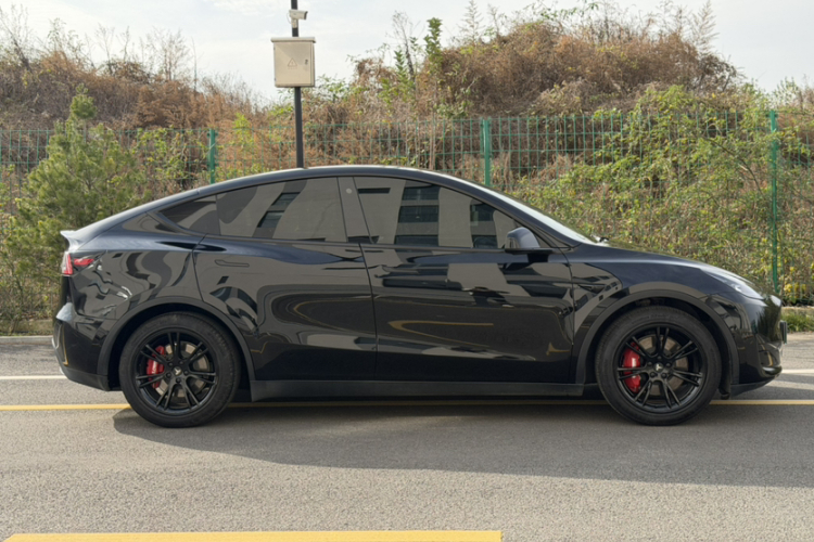 特斯拉 Model Y 2022款 改款 后轮驱动版车身外观6004