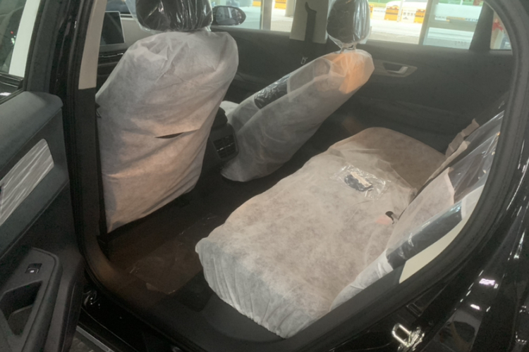 红旗E-QM5 2025款 500km 出行版中控内饰7002