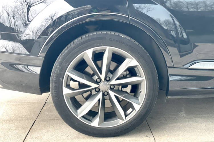 奥迪Q7 2020款 55 TFSI quattro S line运动型车身外观6007