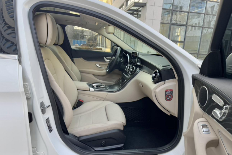 奔驰C级 2017款 C 200 L 运动版中控内饰7007