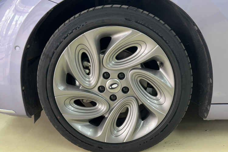 欧拉闪电猫 2022款 555km 尊贵版车身外观6004