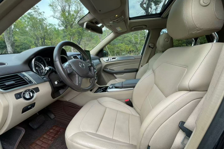 奔驰M级 2015款 ML 320 4MATIC局部细节19