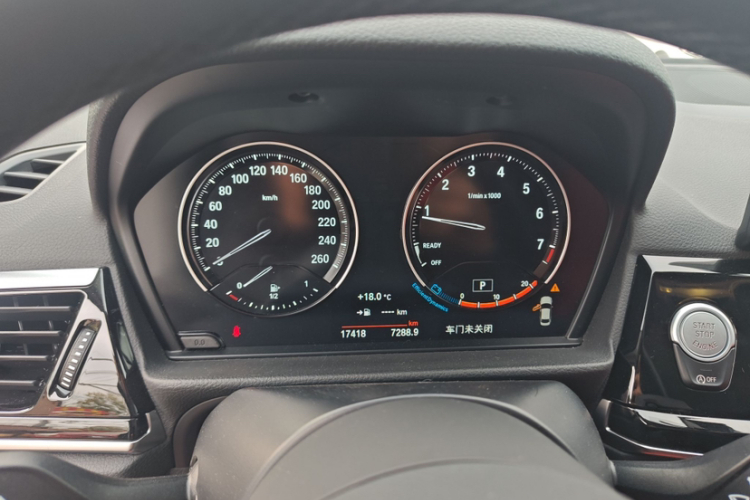 宝马1系 2022款 125i M运动曜夜版中控内饰15