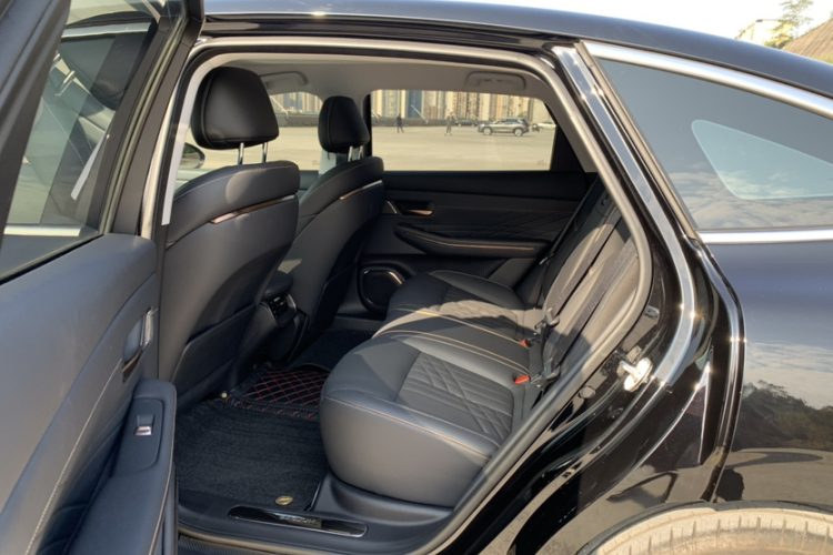 宝骏享境 2025款 插混 140km标准版车身外观6011