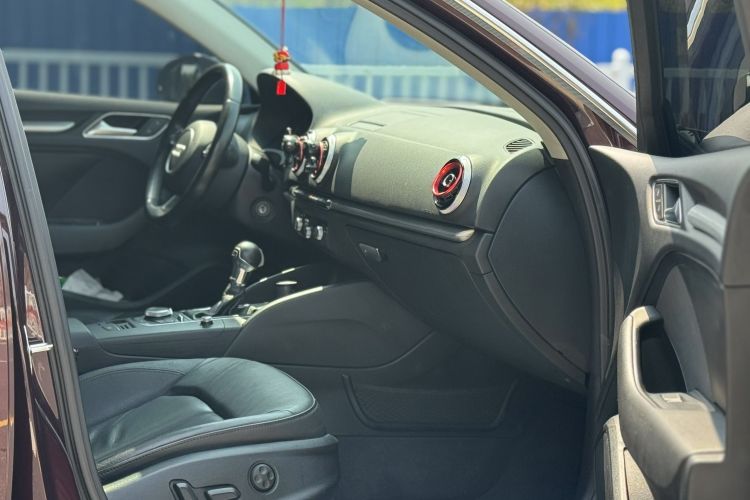 奥迪A3 2016款 Sportback 35 TFSI 风尚型中控内饰7005