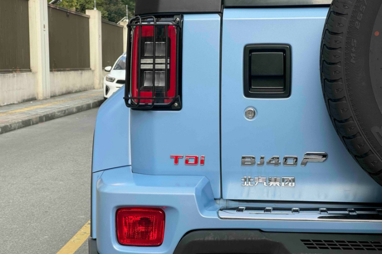 北京BJ40 2023款 2.0D 自动四驱刀锋英雄版侠客型（前后电控锁）车身外观6006