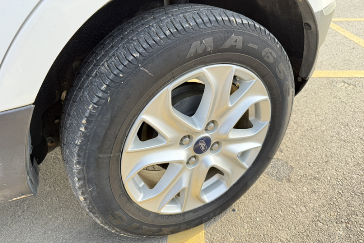 福特 翼搏 2013款 1.5L 手动风尚型局部细节9009