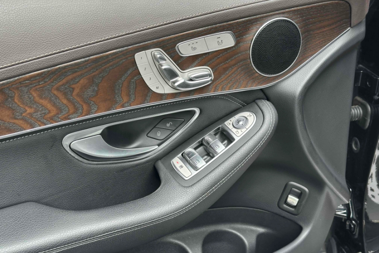 奔驰GLC 2020款 GLC 300 L 4MATIC 动感型中控内饰7009