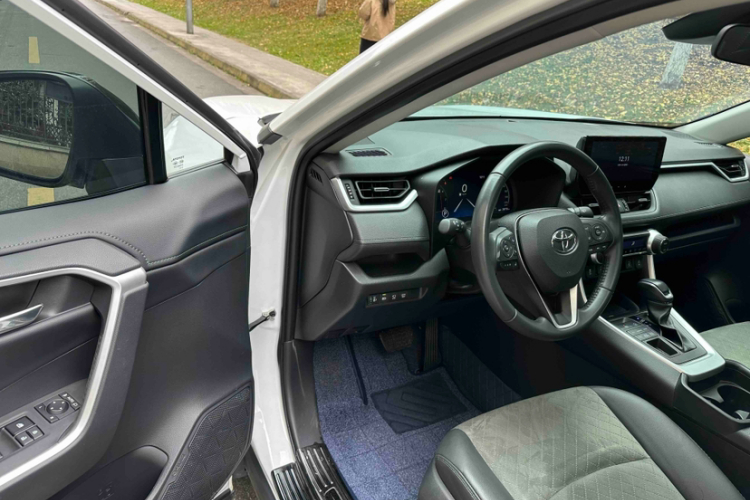 丰田 RAV4荣放 2023款 2.0L CVT四驱探险Plus版中控内饰7001