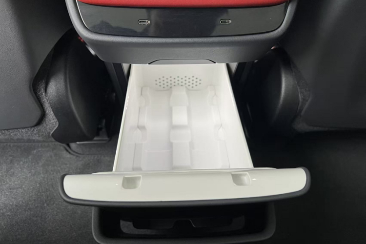 小米汽车 小米SU7 2024款 后驱长续航智驾版中控内饰7010