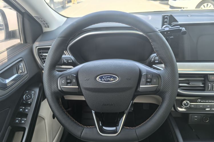 福特 福克斯 2021款 三厢 EcoBoost 180 自动锋潮型局部细节13