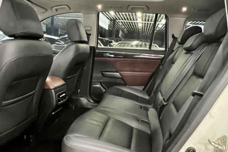 广汽传祺 传祺GS8 2017款 320T 两驱豪华智联版（七座）中控内饰7003