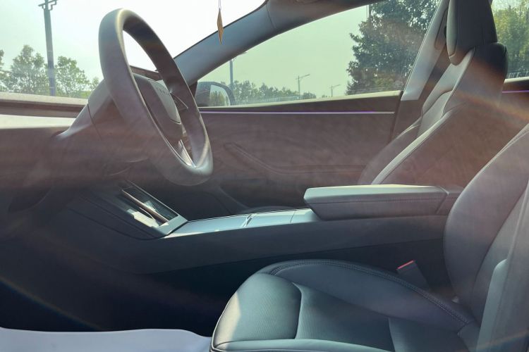 特斯拉 Model 3 2023款 后轮驱动版中控内饰7004