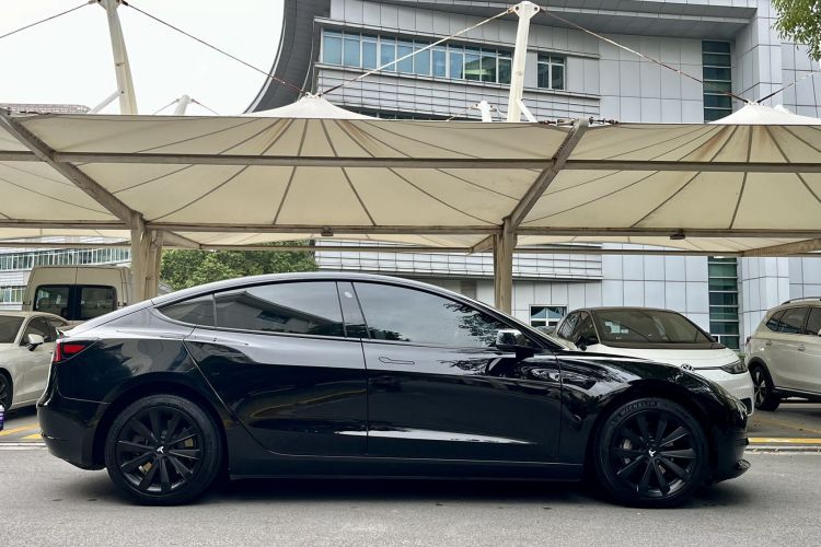 特斯拉 Model 3 2022款 后轮驱动版局部细节9004
