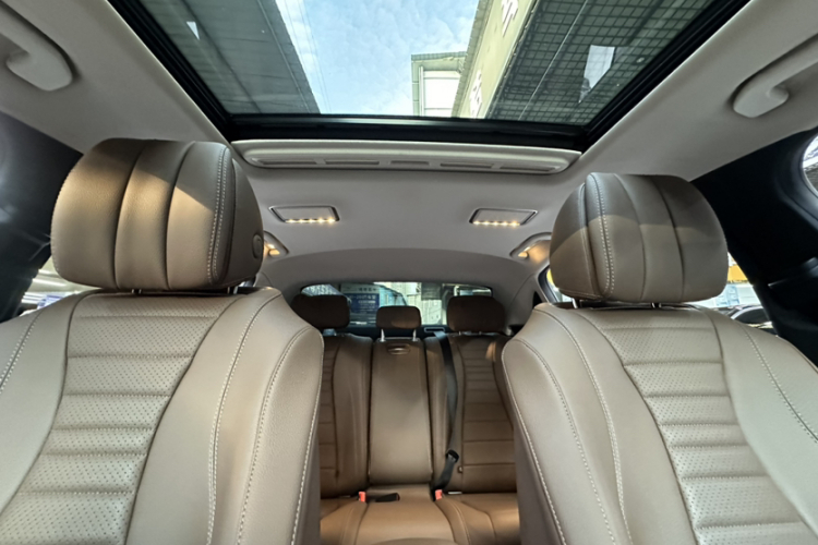 奔驰E级 2018款 改款 E 200 L 运动型局部细节22