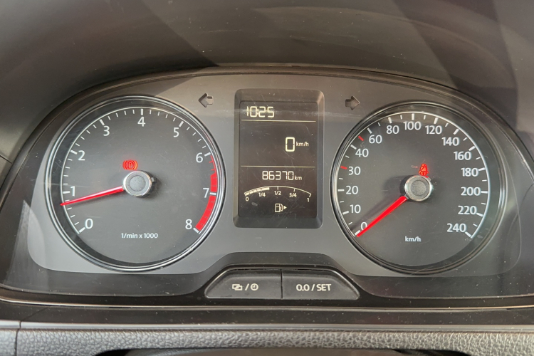 大众 朗逸 2013款 改款经典 1.6L 手动风尚版中控内饰15