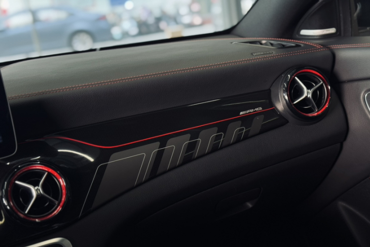 奔驰CLA AMG 2017款 改款 AMG CLA 45 4MATIC中控内饰7003