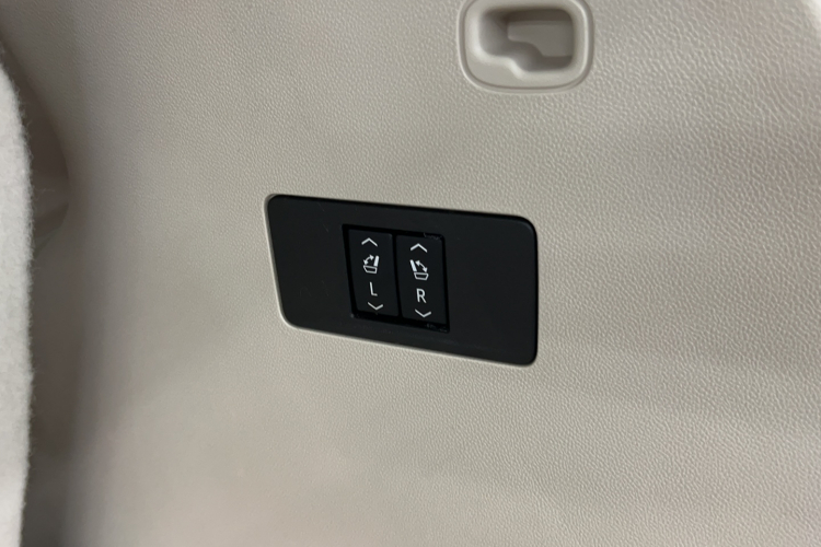 别克 昂科旗 2022款 652T 四驱Avenir艾维亚 6座局部细节9010