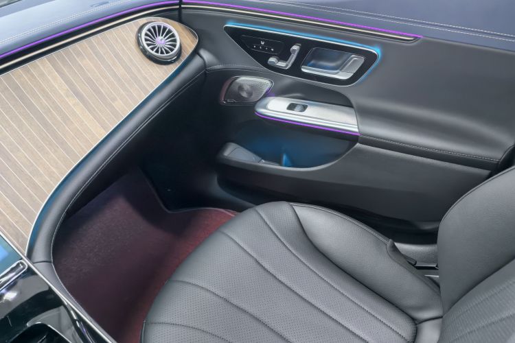 奔驰EQE 2022款 350 先锋版中控内饰7008