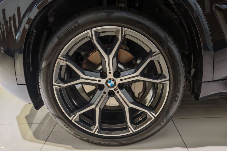 宝马X5 2023款 xDrive 30Li 尊享型M运动曜夜套装车身外观6007