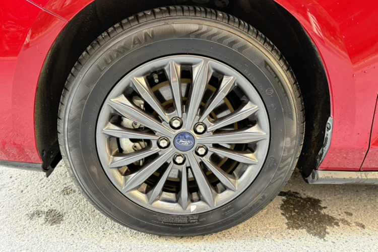 福特 福克斯 2022款 三厢 EcoBoost 180 自动竞速版车身外观6009