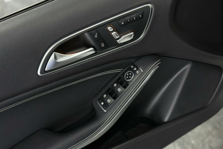 奔驰GLA 2019款 GLA 200 时尚型中控内饰7011