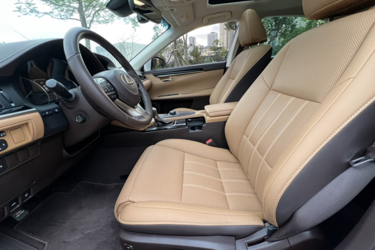 雷克萨斯ES 2017款 300h Mark Levinson舒适版中控内饰7003