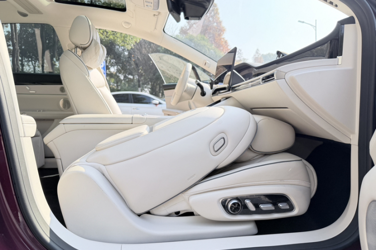 鸿蒙智行 享界S9 2025款 增程 Ultra中控内饰7012