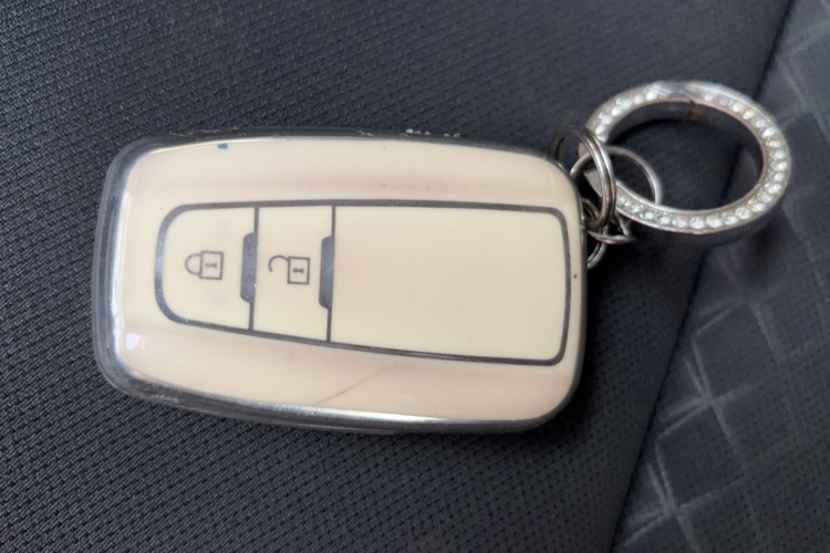 丰田C-HR 2021款 2.0L 舒适版局部细节9004