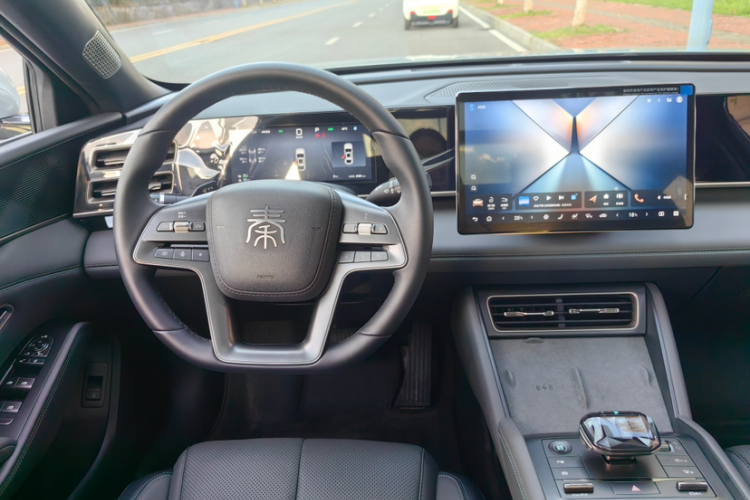 比亚迪 秦L 2025款 DM-i 智驾版 120KM超越型中控内饰7009