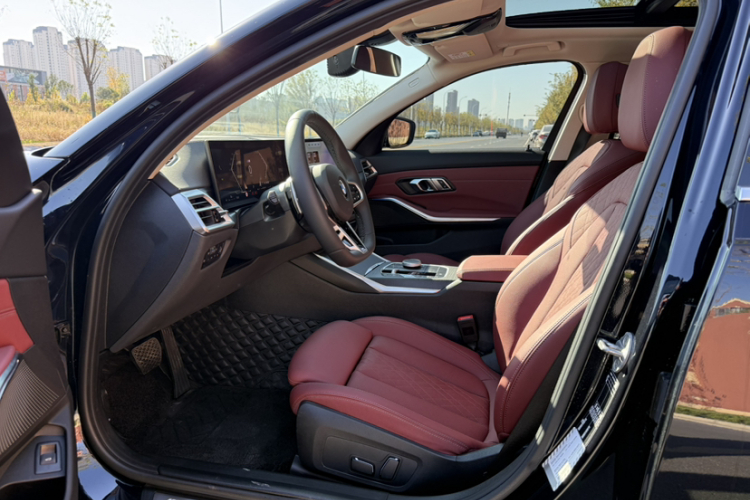 宝马3系 2025款 325Li M运动套装中控内饰7007