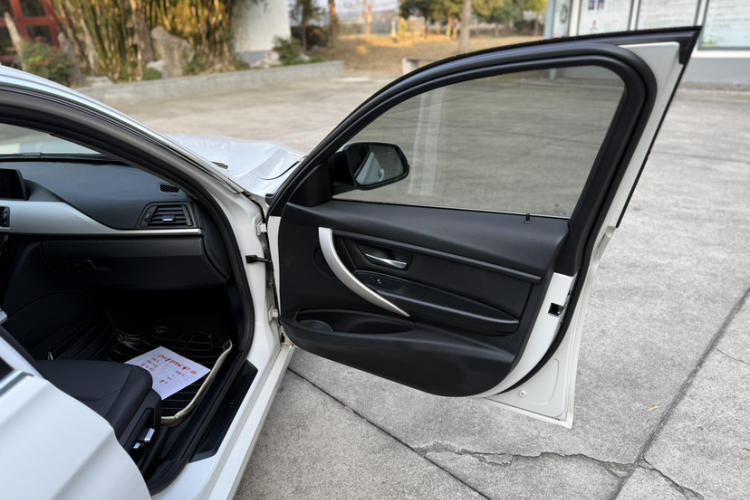 宝马3系 2016款 320Li 时尚型中控内饰7006