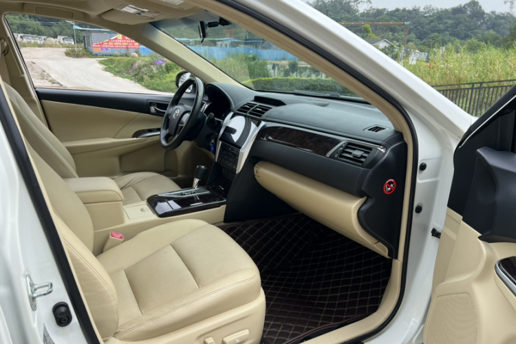 丰田 凯美瑞 2015款 2.0G 领先版中控内饰7010