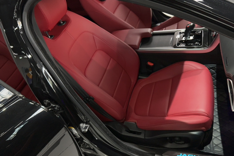 捷豹XEL 2024款 2.0T 250PS R-DYNAMIC S耀黑运动版局部细节41