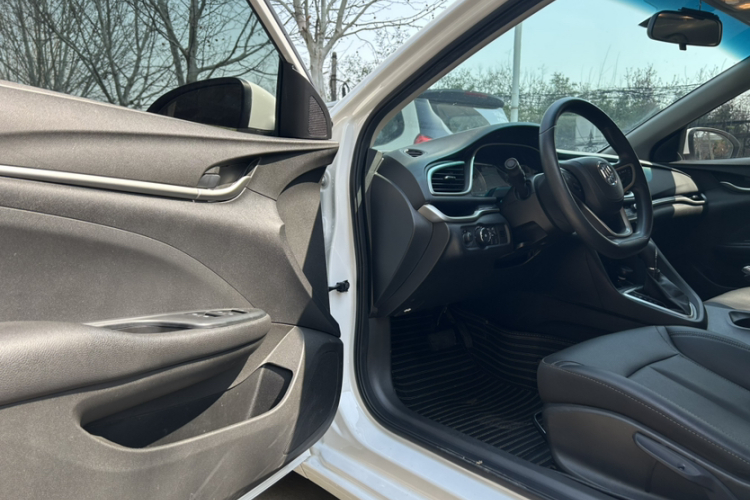 别克 英朗 2021款 改款 典范 1.5L 自动精英型中控内饰7010