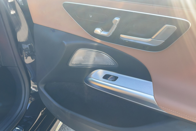 奔驰E级 2024款 改款 E 260 L中控内饰7012