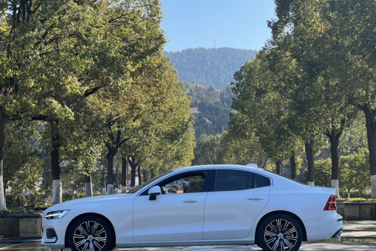 沃尔沃S60 2022款 B4 智远豪华版车身外观6003