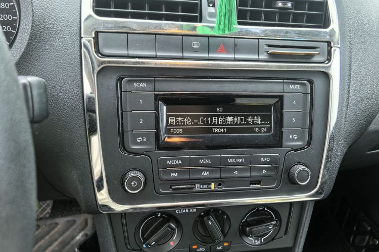 大众 Polo 2016款 1.4L 自动风尚型中控内饰7003