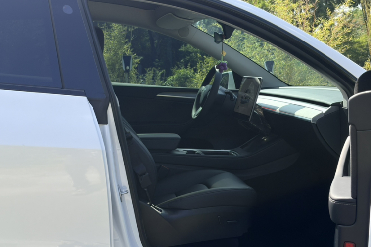 特斯拉 Model Y 2024款 后轮驱动版中控内饰7007