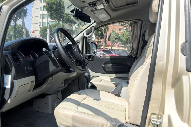 东风风行 菱智 2016款 M3 1.6L 7座豪华型 国IV中控内饰7002