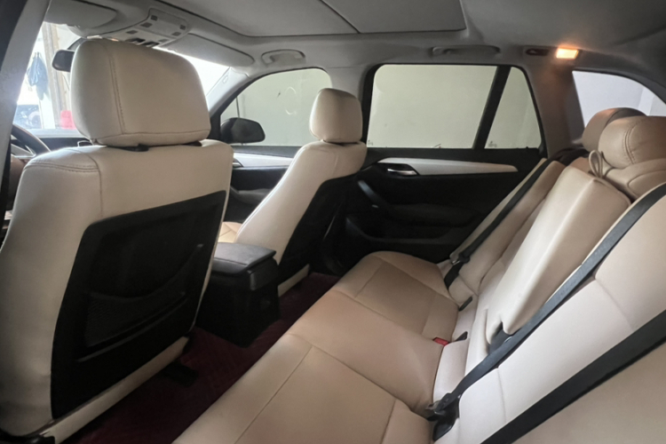 宝马X1 2014款 sDrive18i 时尚型中控内饰7005